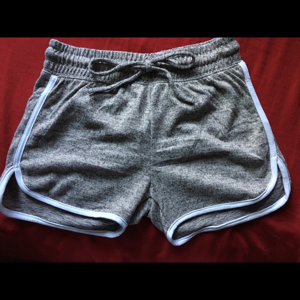 gray shorts